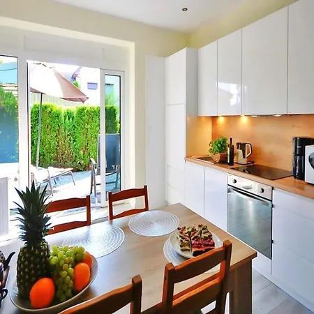 Apartment In Ustronie Morskie By The Beach, Cleaning Included شقة